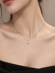 Iris Flower Necklace - BENE Official