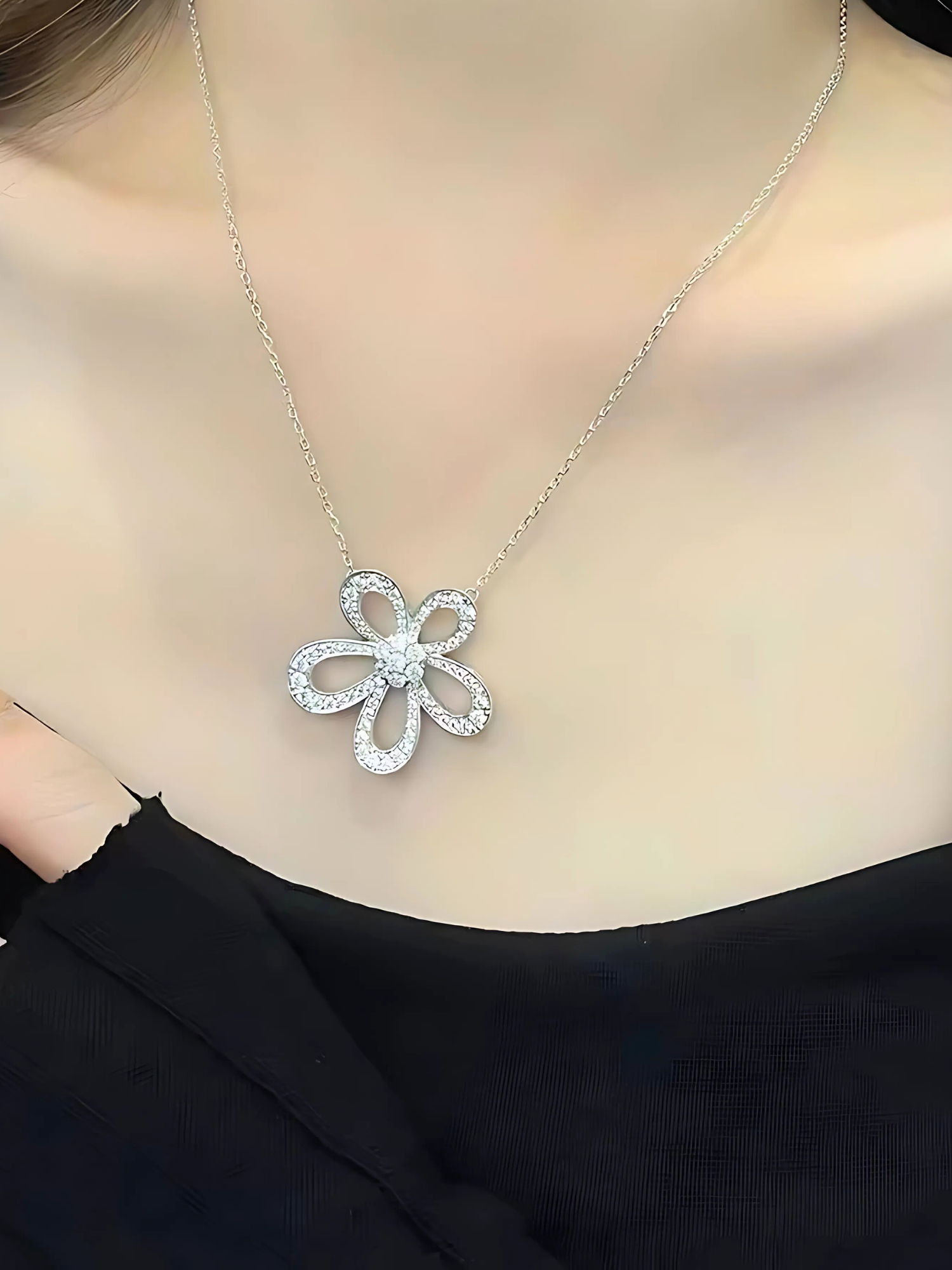 Daisy Bloom Necklace - BENE Official